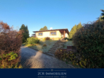 Grundstückszufahrt - Einfamilienhaus auf zwei Ebenen mit großem, pflegeleichten Garten, Wintergarten, Terrasse, Garage!