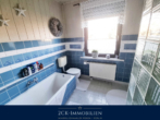Badezimmer mit Badewanne - Einfamilienhaus auf zwei Ebenen mit großem, pflegeleichten Garten, Wintergarten, Terrasse, Garage!