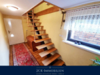 Treppe ins Untergeschoss - Einfamilienhaus auf zwei Ebenen mit großem, pflegeleichten Garten, Wintergarten, Terrasse, Garage!