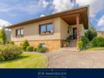 Ihr neues Zuhause! - Einfamilienhaus auf zwei Ebenen mit großem, pflegeleichten Garten, Wintergarten, Terrasse, Garage!