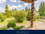 Blick vom Hauseingang - Einfamilienhaus auf zwei Ebenen mit großem, pflegeleichten Garten, Wintergarten, Terrasse, Garage!