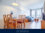 Wohn- Essbereich - Bezugsfertiges, modernes Ferien-Apartment im Seepark Sellin: Voll möbliert, Loggia & TG-Stellplatz!