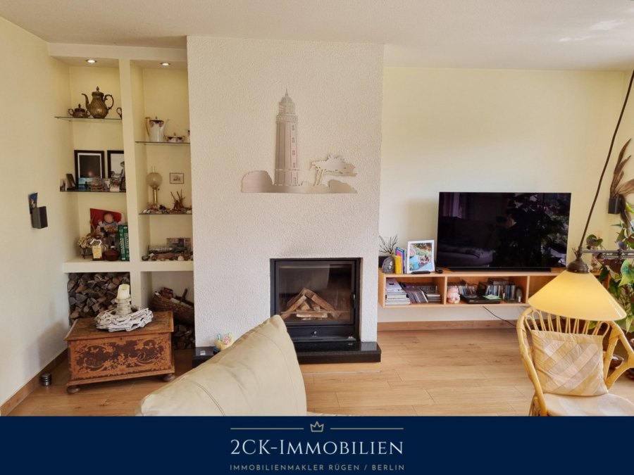 Wohnzimmer mit Blick auf den kamin