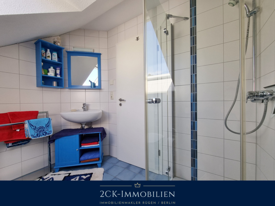 Badezimmer OG mit ebenerdiger Dusche