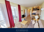 Wohnbereich mit Balkonzugang - Zwischen Hafen und Meer! 2 Zimmer Ferienwohnung im Ostseebad Sellin, inkl. Stellplatz!