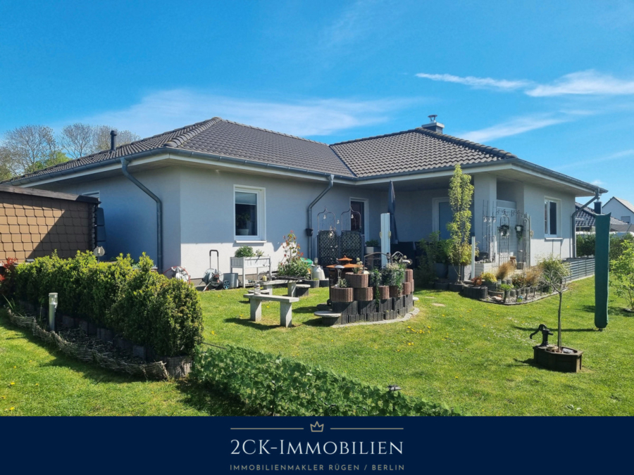 Winkelbungalow am Schloßberg, 4 Zimmer, 122 m², 700 m² Grundstück, Kamin, Fußbodenheizung, Carport!, 18442 Pantelitz, Bungalow