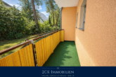 und im Sommer - Stilvolles Wohnen am idyllischen Dianaplatz: 2-Zimmer-Wohnung mit Süd-West-Balkon