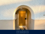 4 Hauseingang - Ein Zuhause für besondere Momente – stilvolle 2-Zimmer-Wohnung mit Südbalkon und extra Raumhöhe!